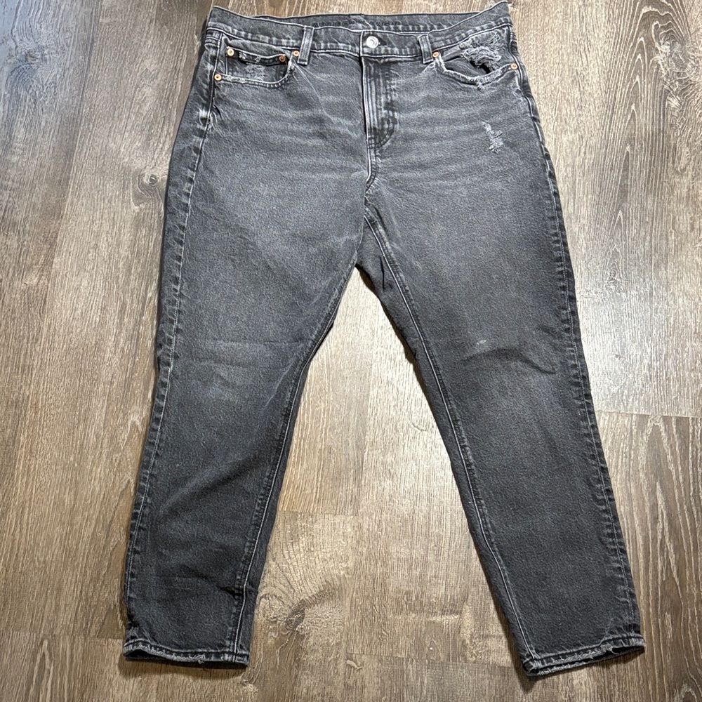 American Eagle Outfitters wash out black Relaxed Jeans (short)